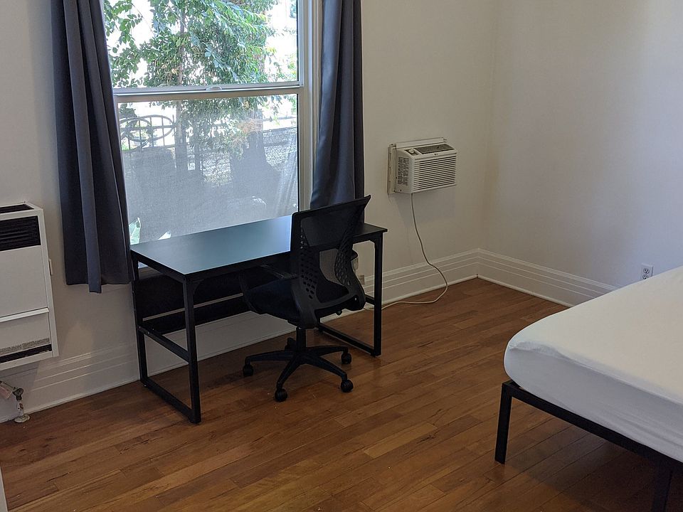 1st image of 1212 W 37th Pl Room D