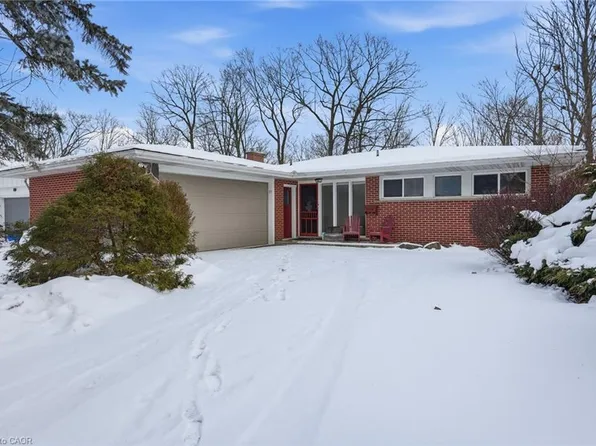97 Robinhood Dr, Hamilton, ON L9H 4G2