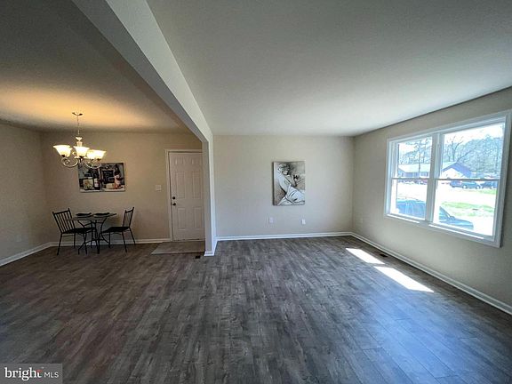 2nd image of 902 Stonewall Ln