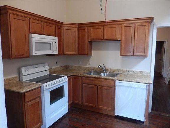 3rd image of 544 Jackson Ave