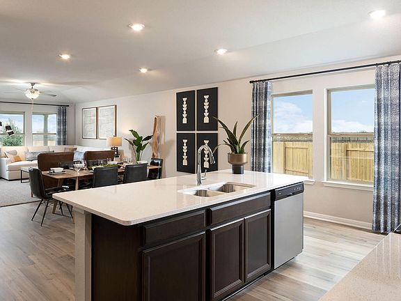 4th image of 101 Rivendale St