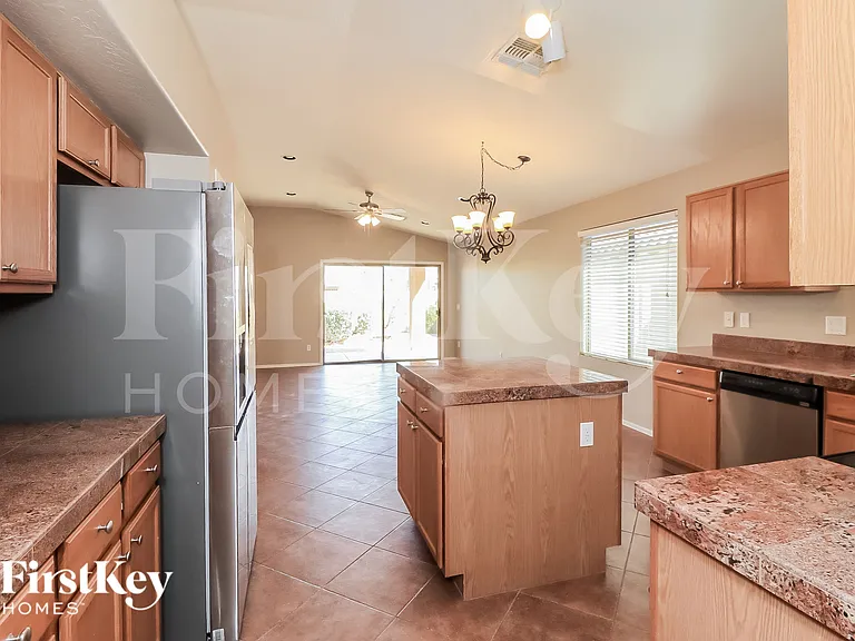 4936 W Glass Ln — Photo 8