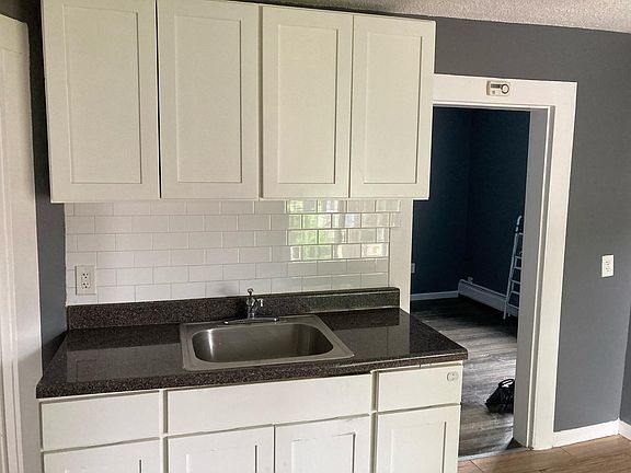 4th image of 208 Howard Ave