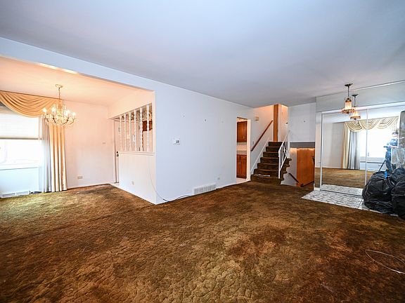 3rd image of 1322 S Arlington Heights Rd