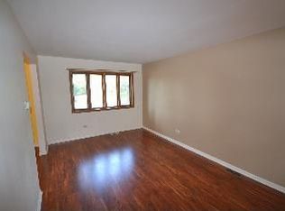 330 N Airlite St, Elgin, IL 60123