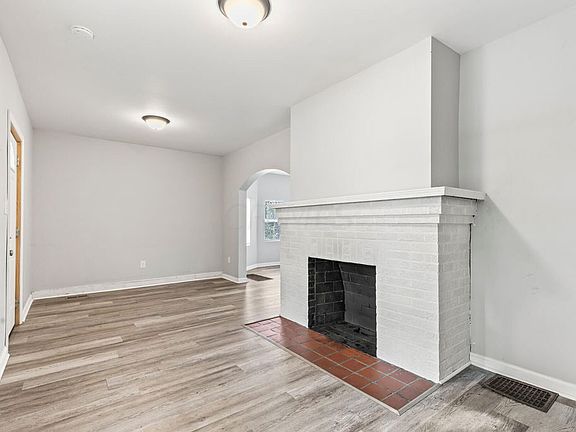3rd image of 807 Bassett Ave