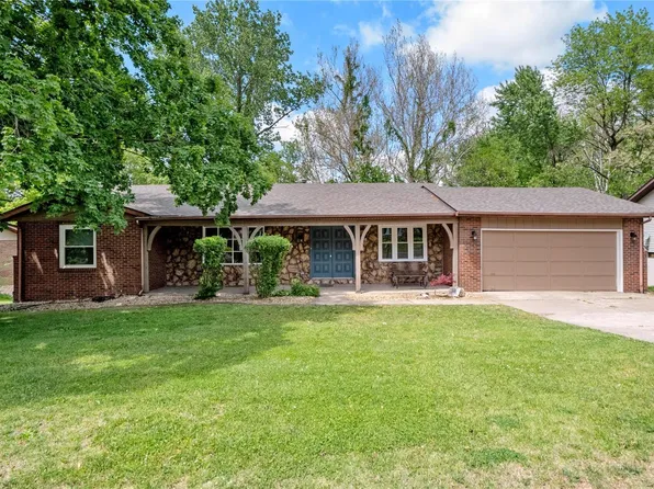 115 Northlane Dr, Glen Carbon, IL 62034