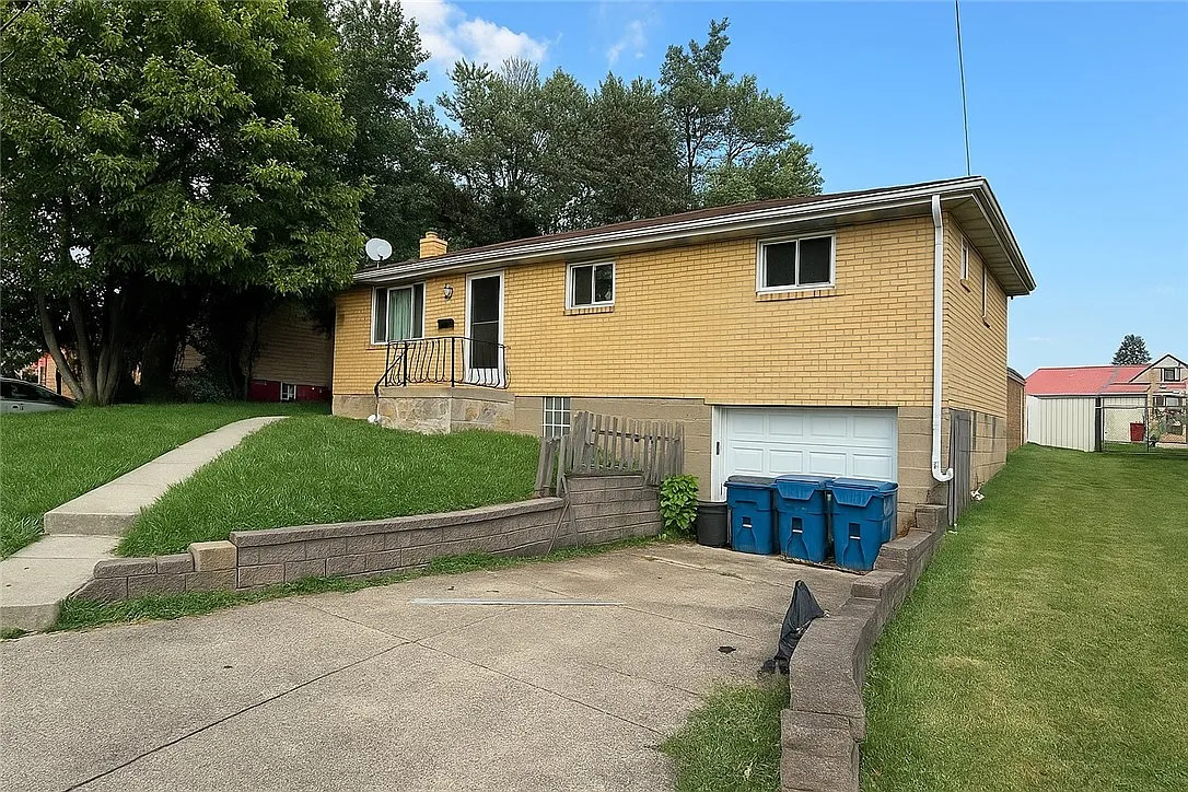 2724 Race St photo 1