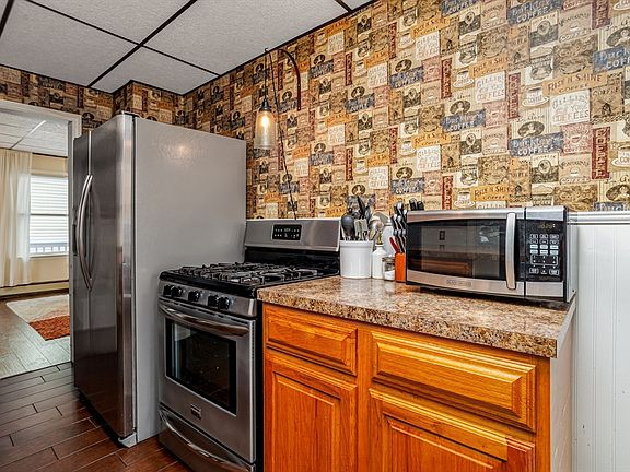 5th image of 663 Millbury St