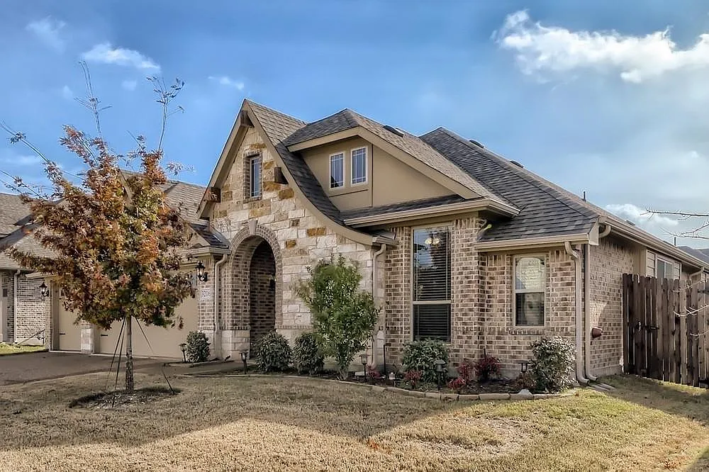 Building Photo - 3216 Creekhaven Dr