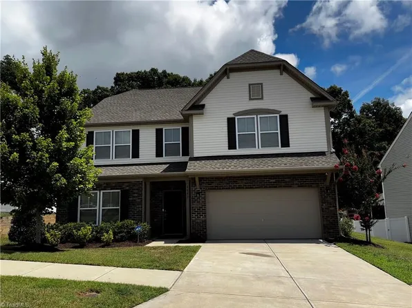 4093 Medina Ct, Pfafftown, NC 27040