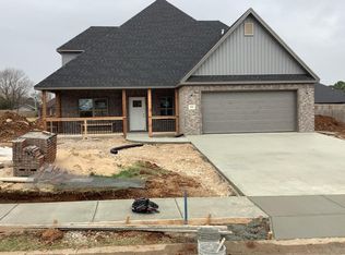 555 Douglas St, Pea Ridge, AR 72751