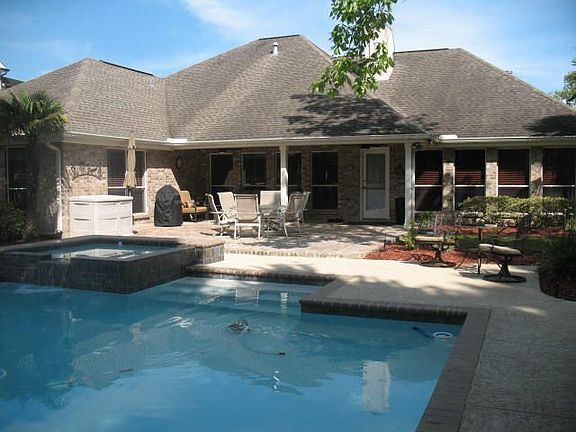 3rd image of 9 W Woodlawn Dr