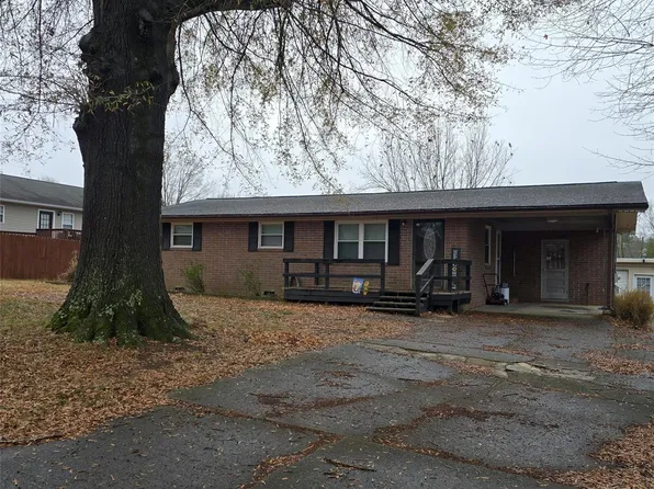 1196 Carolyn Dr, Albemarle, NC 28001