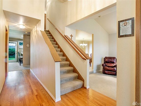 4th image of 11520 231st Avenue Ct E