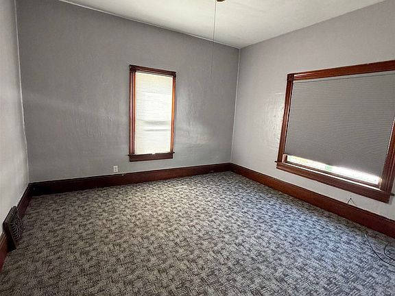 3rd image of 118 E 6th St