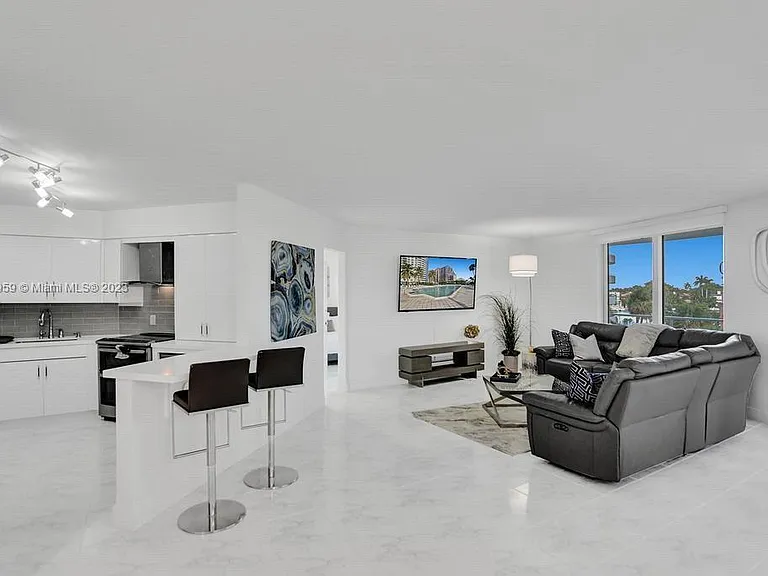 5161 Collins Ave #412 — Photo 6