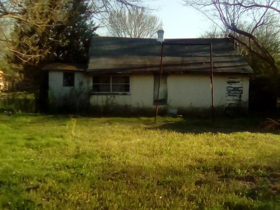 2nd image of 1106 Harris St
