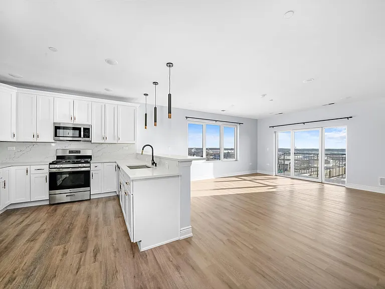 Premier Luxury Apartments — Photo 15