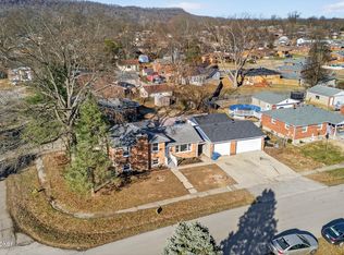 10022 Normie Ln, Louisville, KY 40229