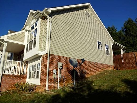 2nd image of 350 Parker Ln