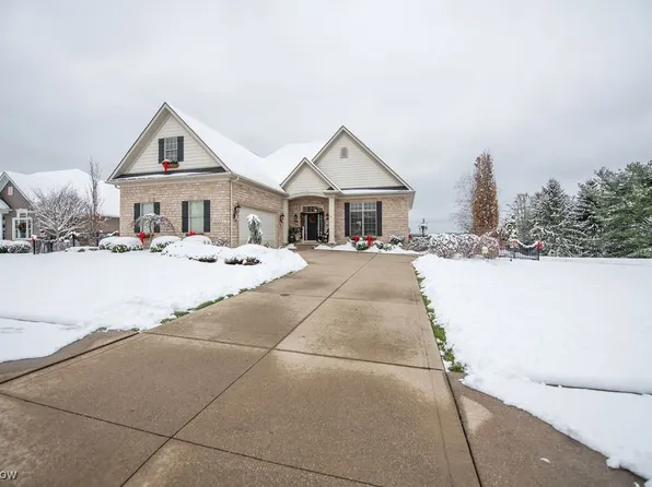 1313 Fairway Dr NE, New Philadelphia, OH 44663