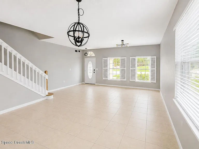 781 Glen Abbey Way — Photo 4
