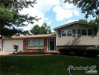 Great curb appeal! Wonderful landscaping!