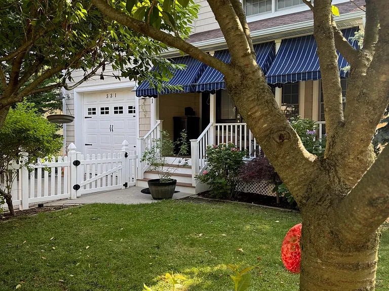 331 Richmond Ave — Photo 43