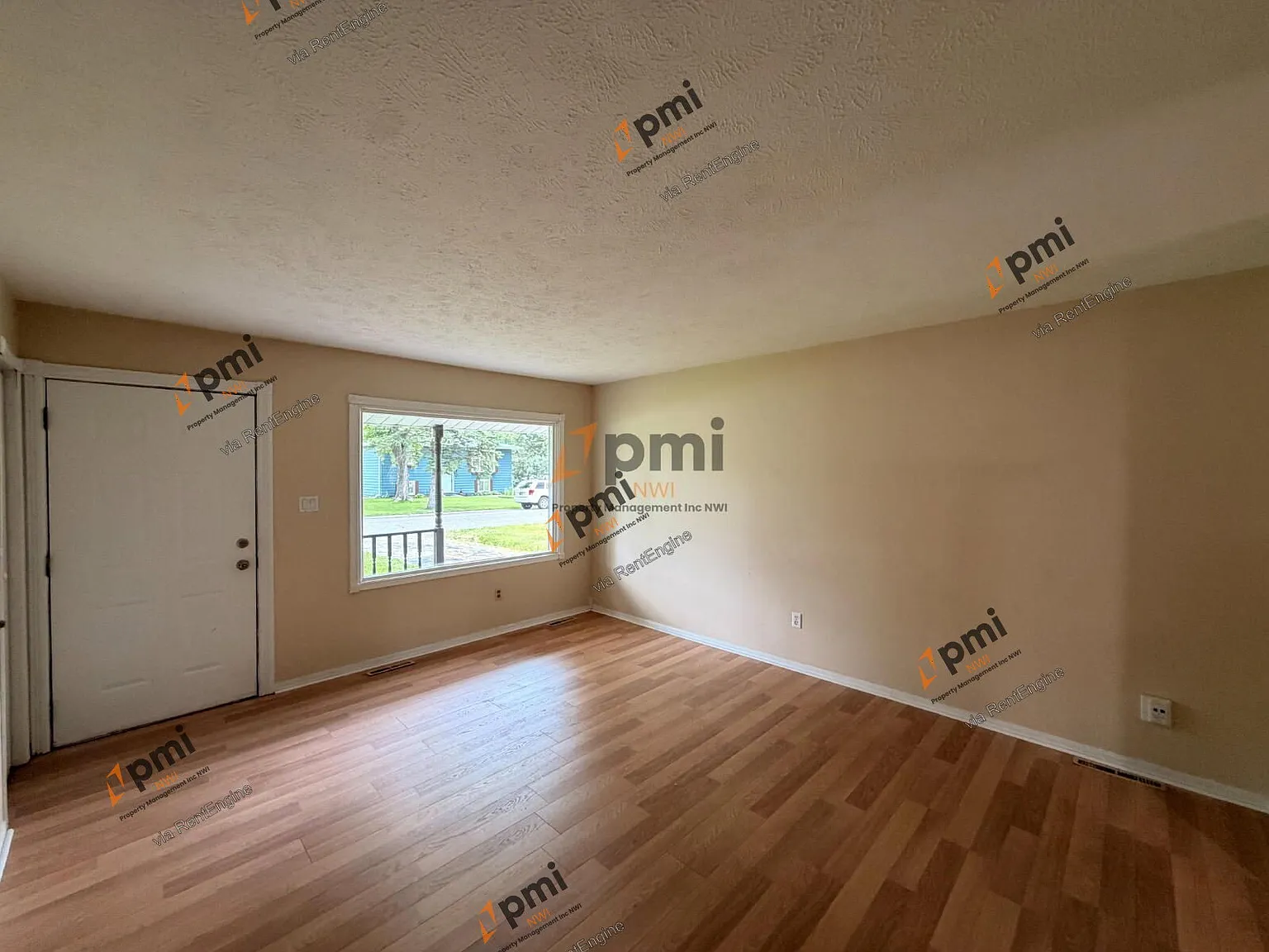 3 bed, 1.5 bath, 1008 sqft, $1,895 — Photo 4