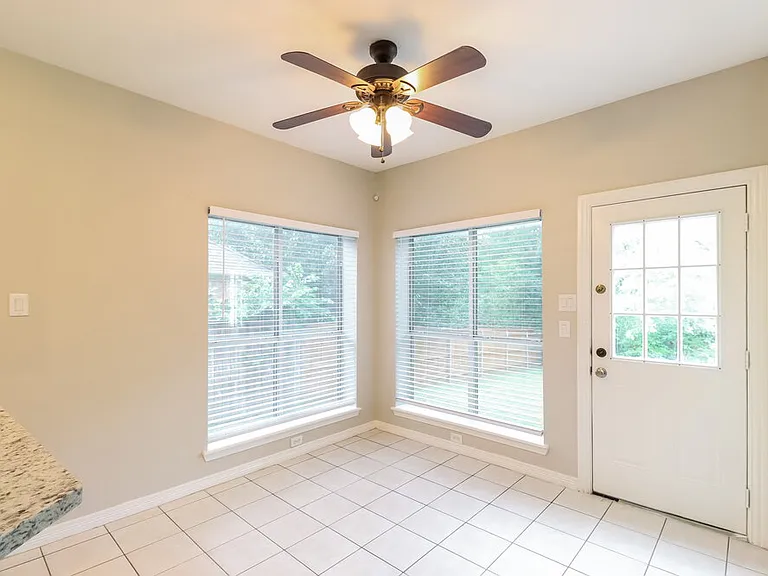 703 Biscayne Dr — Photo 6