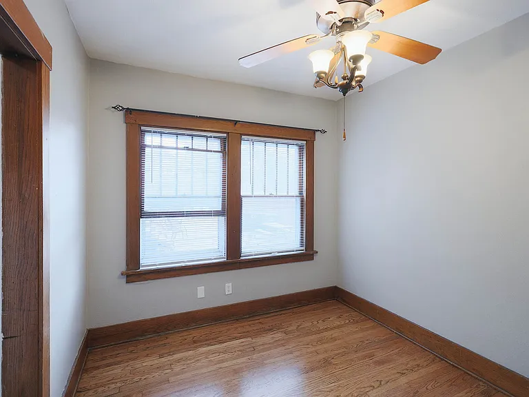 4648 Farnam St — Photo 1
