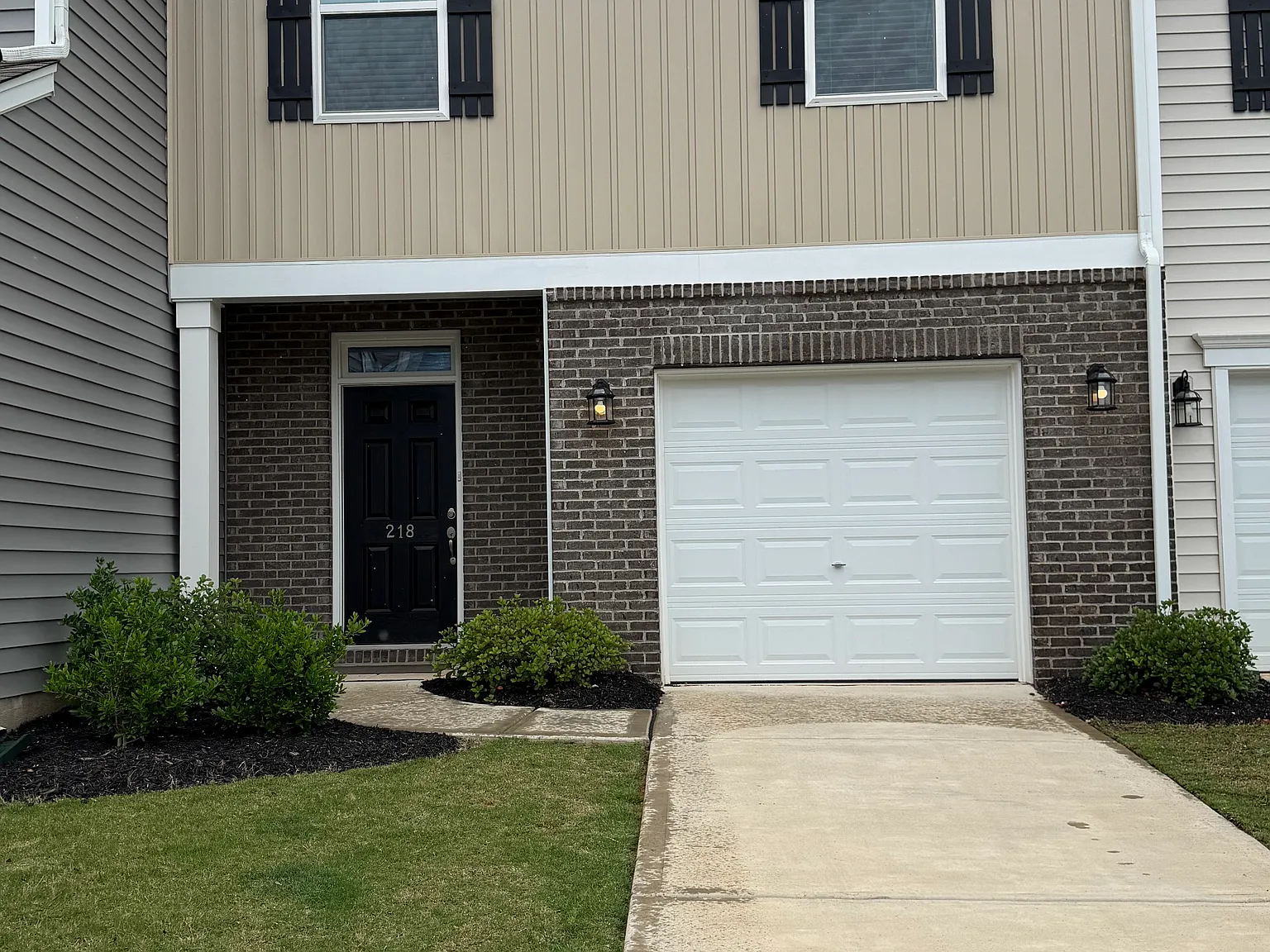 3 bed, 2.5 bath, $2,000 — Photo 1