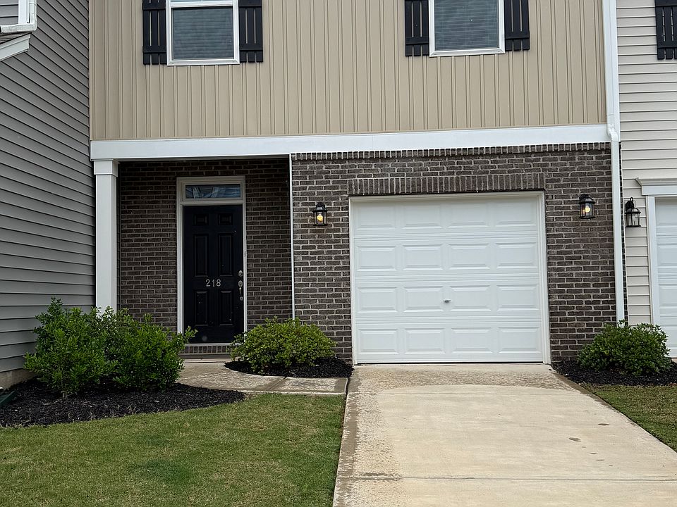 1st image of 6 Waller Dr #216