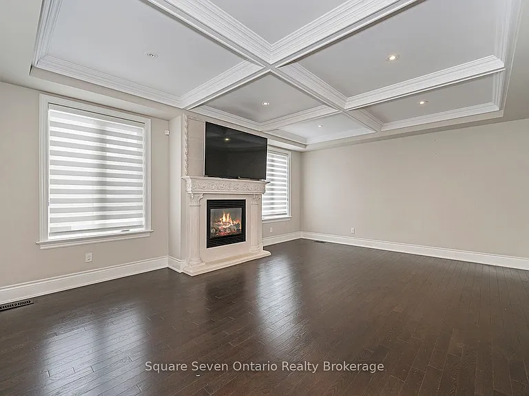 2147 Vineland Cres — Photo 21