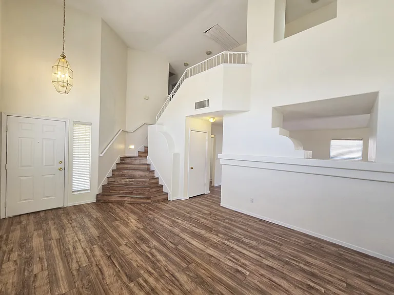 1900 Villa Vista Way — Photo 5