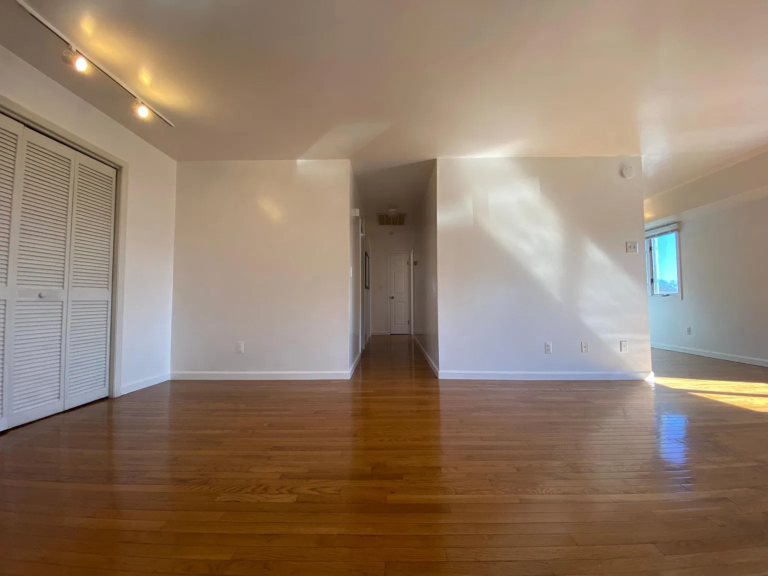 300 Broadway — Photo 3