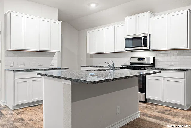 3 bed, 2.0 bath, 1650 sqft, $1,800 — Photo 4