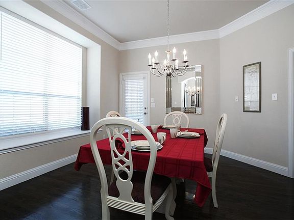 3rd image of 2606 Caledonia Cov