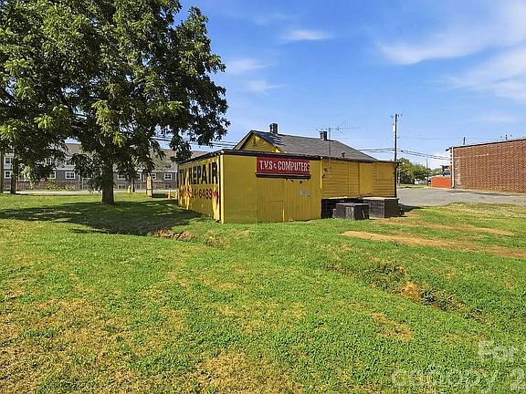 4th image of 2026 12th Ave NE