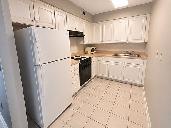 4th image of 402 Lower 8th Ave S
