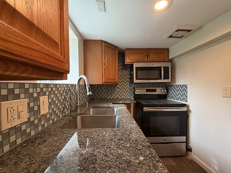 338 Riverside Ave #B — Photo 6