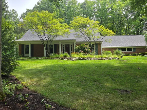 5665 Winthrop Dr, Erie, PA 16506