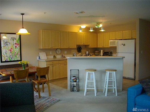 4th image of 1318 37th St Unit 2218