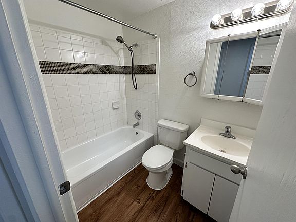 3rd image of 226 E 7th Ave #5