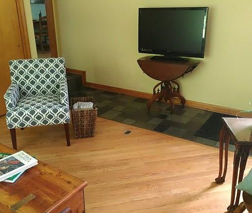 5th image of 100 Sherwood Dr