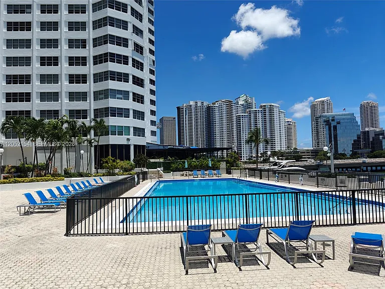 905 Brickell Bay Dr #623 — Photo 39