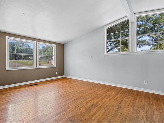 2nd image of 3101 Grishilde Dr