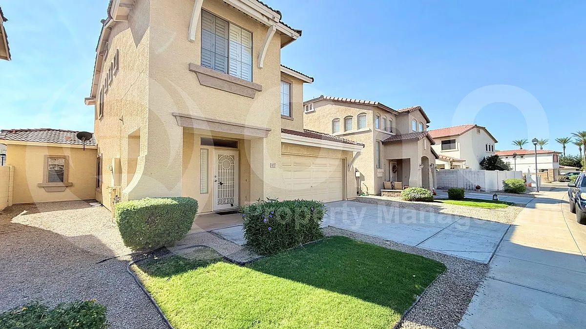 3 bed, 2.5 bath, 1605 sqft, $1,950 — Photo 2