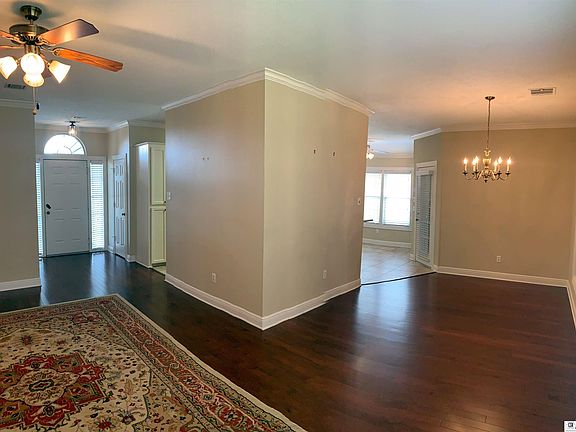3rd image of 216 Knoll Creek Cir